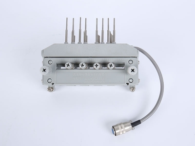 HH102A單相PC國(guó)網(wǎng)、南網(wǎng)背出線(xiàn)表座帶輔助端子（105、125MM-孔距，M8-螺桿）