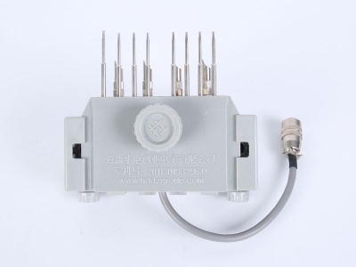 HH103單相國(guó)網(wǎng)、南網(wǎng)背出線(xiàn)表座（表座-105、125MM-孔距，M8-螺桿）