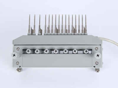 HH302三相國(guó)網(wǎng)背出線(xiàn)表座帶輔助端子（165MM-孔距，M8-螺桿）